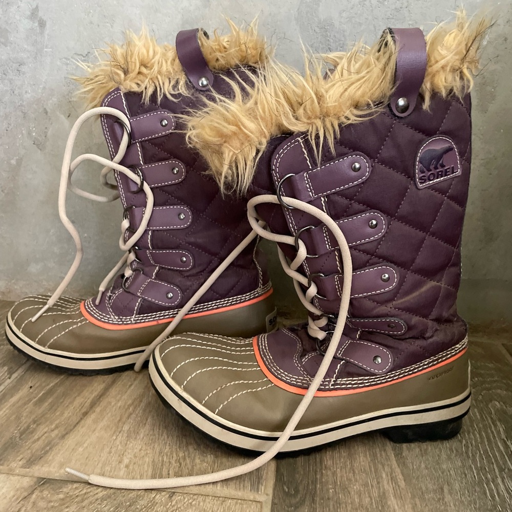 Sorel Joan of Arctic Quilted Purple and Tan Boots with Fur Trim